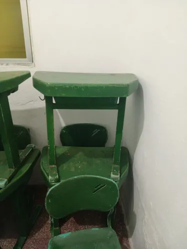 Cadeira e mesa escolar