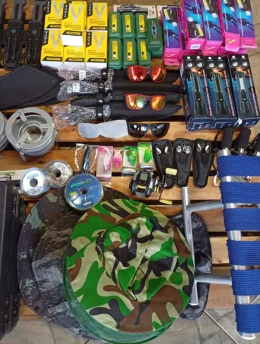 DIVERSOS EQUIPAMENTOS PARA PESCA E CAMPING