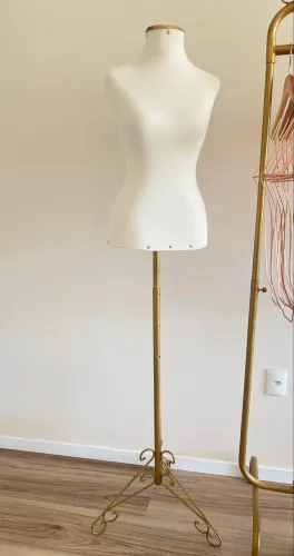 Manequim Busto com pedestal retrô