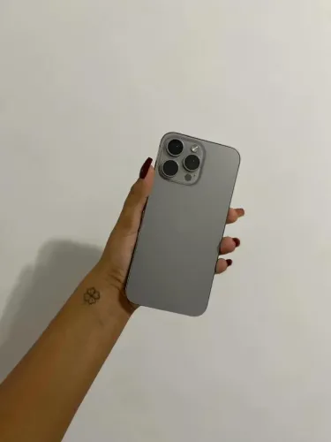 iPhone 15 pro max com caixa e nf