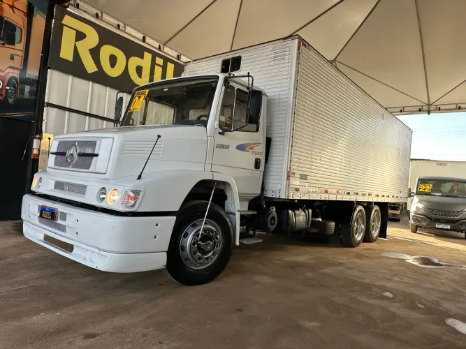 MB 1620 ano:2004 6 marchas Bau de 8.5 10 pneus novos