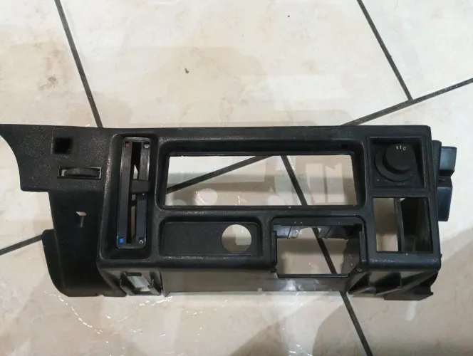 Moldura central rádio do Chevette 