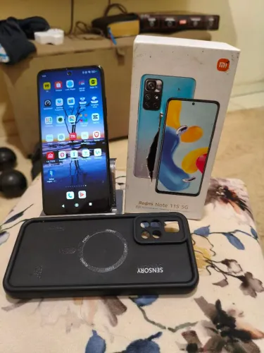 Celular super conservado sem detalhes 550 tá redmi xaomi 11s 5g