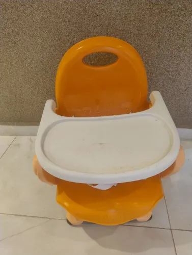 Cadeira alimentacao da marca Chicco.