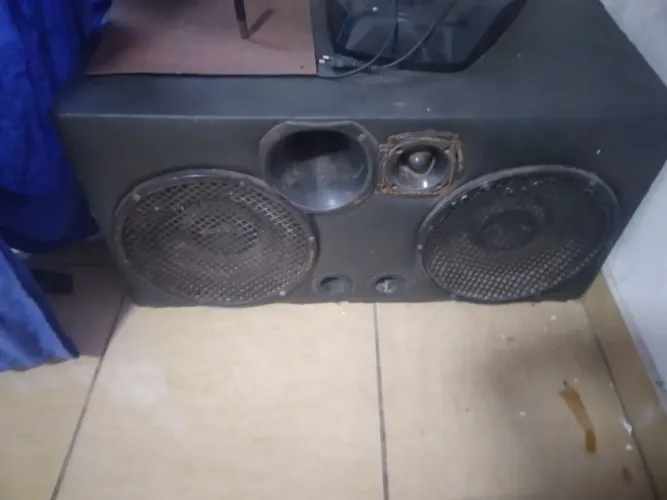 Vendo cx de som com a força
