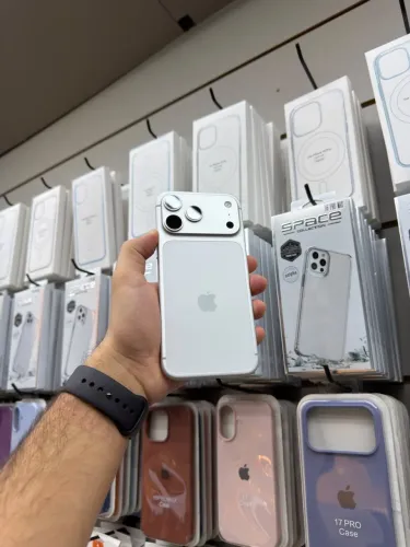 IPHONE 17 PRO MAX SILVER SEMI NOVO