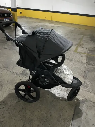 Carrinho de Bebê Flux cor Preto Infanti