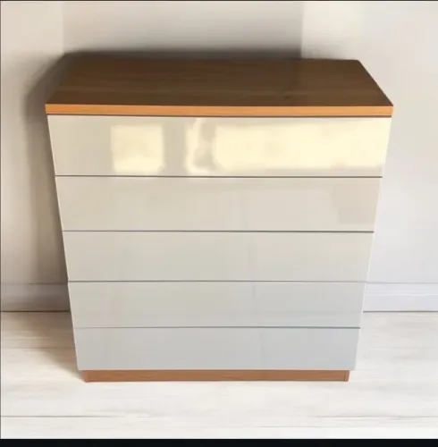 Comoda premium modelo slim com 5 gavetas e 3 opções de cores