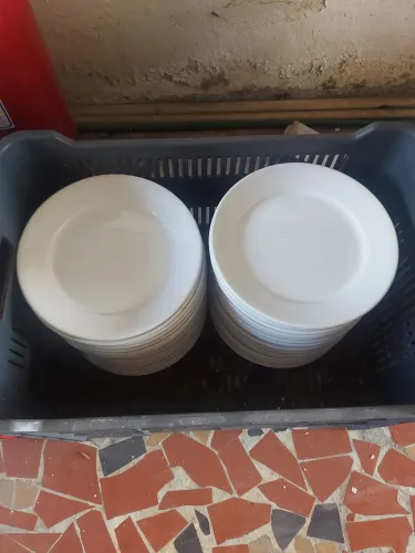 Prato branco de porcelana