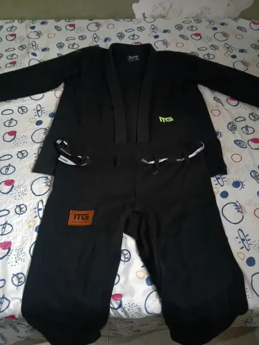 Vende-se Kimono ITG preto seminovo tamanho AO