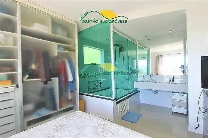 Casa com 10 quartos, escriturada, com possibilidade para Pousada no Córrego Grande - Flori