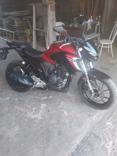 Yamaha FZ25 2024 muito nova sem detalhes