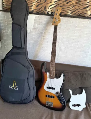 Baixo squier affinity