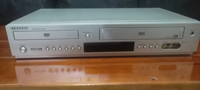 DVD E VIDEO CASSETE (NÃO FUNCIONA)