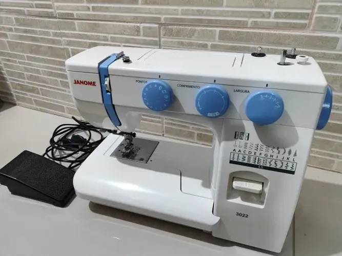 Máquina de costura - Janome 3022