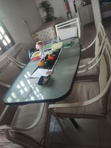 Mesa com 6 cadeiras