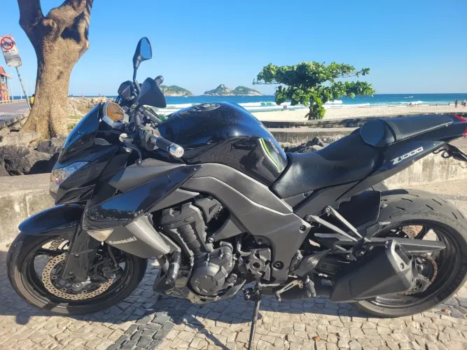 OPORTUNIDADE: Kawasaki Z1000 (2012). Pacote completo 40.000
