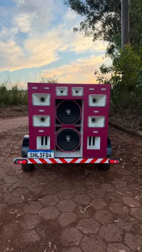 Carretinha de som automotivo