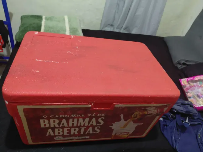 Caixa de isopor em boas condições