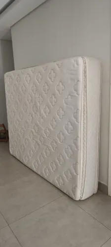 Cama e colchão queen