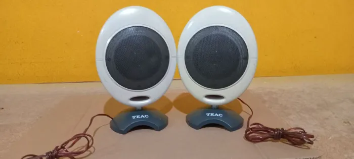PAR DE CAIXAS ACUSTICAS TEAC ( perfeitas)