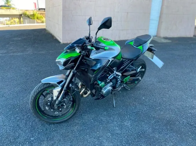 KAWAZAKI Z900