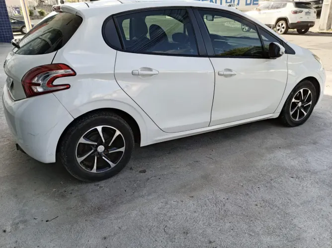 Peugeot 208 Allure 1.5 Flex 8V 5P 2015