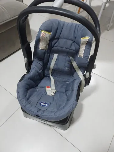 Bebê conforto com base fixa para o carro Chicco