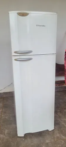 Geladeira Electrolux 380 litros Gelo seco, gelando perfeitamente, super econômica