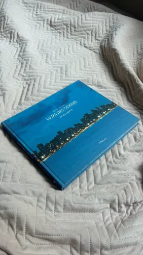 Livro Luzes das Cidades - Camila Santana | Capa Dura