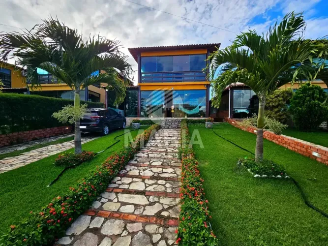 Casa dentro de condomínio à venda em Gravatá/PE!