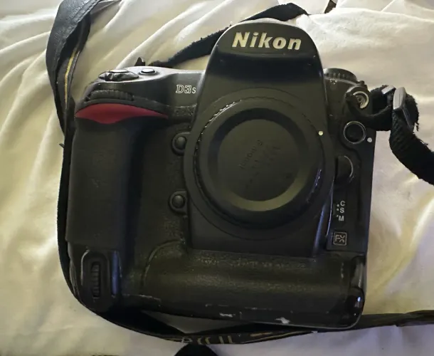 NIKON D3s ? CÂMERA PROFISSIONAL FULL FRAME 