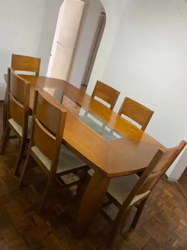 Mesa madeira com 6 cadeiras - em ótimo estado