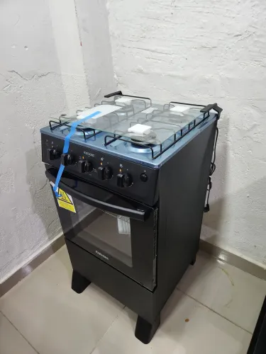 Fogão Itatiaiai 4 bocas preto com acendimento elétrico NOVO DE MOSTRUÁRIO