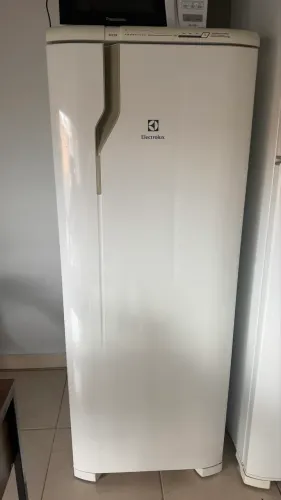 Geladeira Eletrolux Fros Fre semi nova pra vender rápido!!