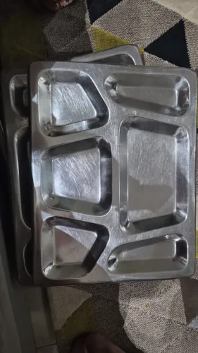 Bandeja Refeição Inox 6(seis) Divisórias Prateado Retangular