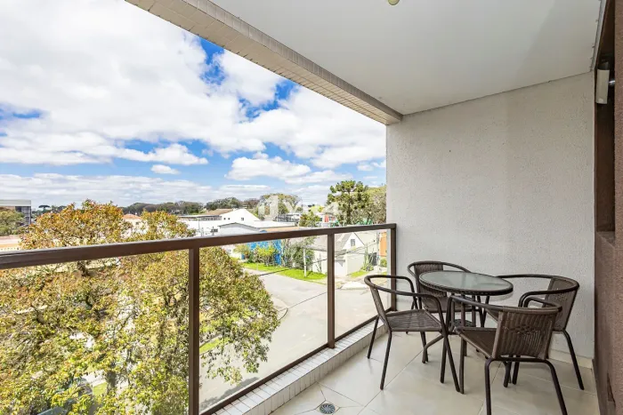 Apartamento com 1 dormitório para alugar por R$ 2.400,00 próximo a PUC  Rebouças, Curitiba