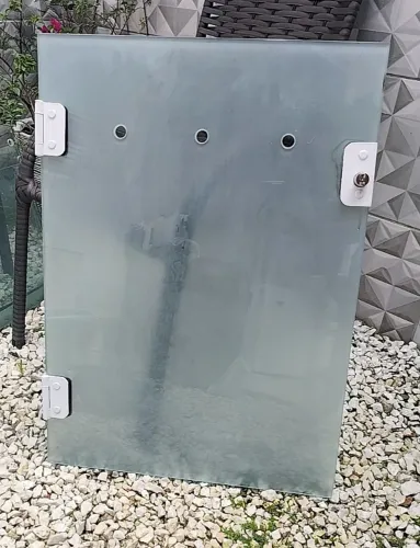 Vendo Portinha Porta de vidro pequena Jateado 5mm - Usada - Em perfeitas condições!
