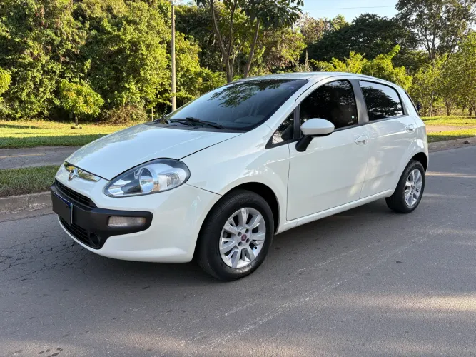 Fiat Punto Attractive 1.4 Fire Flex 8V 5P 2013