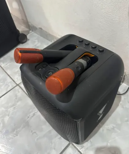Caixa de Som JBL PartyBox Encore Preta 100W c/2 Microfones