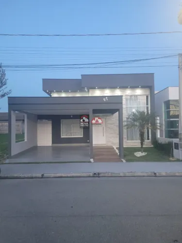Casa com planejados, pronta para morar no Condomínio Residencial Tecoara em Taubaté/SP