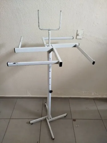 Arara suastica de chão 