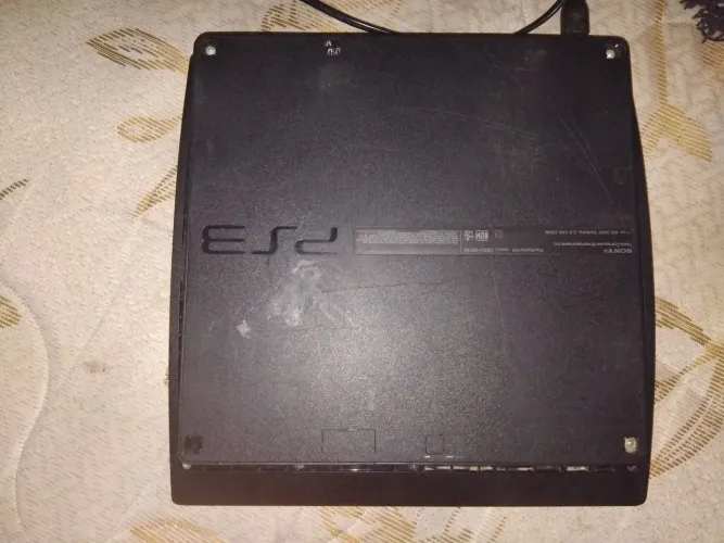 PS3 usado, com leitor de disco danificado + cabo Power e HDMI, sem controle, desbloqueado.