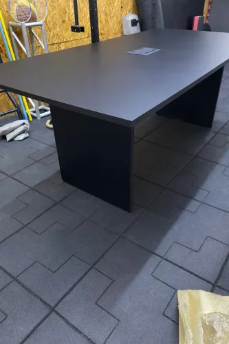 MESA DE REUNIÃO 2.00x1.00 PRETO COM CAIXA PASSA FIO LOJA IKONOFFICE