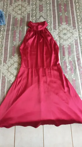 Vestido vermelho costas abertas, veste tamanho P