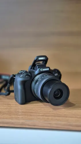 Canon EOS R50 + Lente RF-S 18-45mm