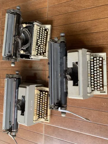 Máquinas de escrever Olivetti 98