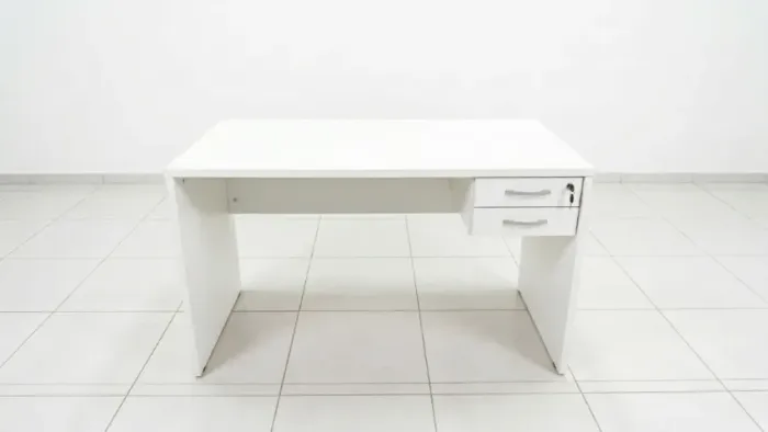 Mesa de Escritório Branca com 2 Gavetas e Chave