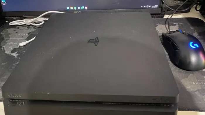 PS4 Slim 500GB - Defeito na Fonte - Sem Controle, Sem Cabos - Usado