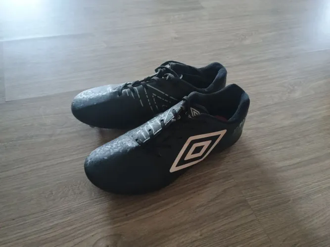 Chuteira umbro original